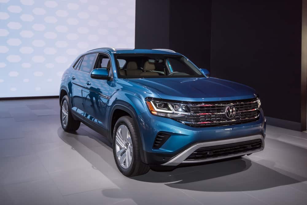 This is a blue Volkswagen Atlas Cross Sport on display at a car show.