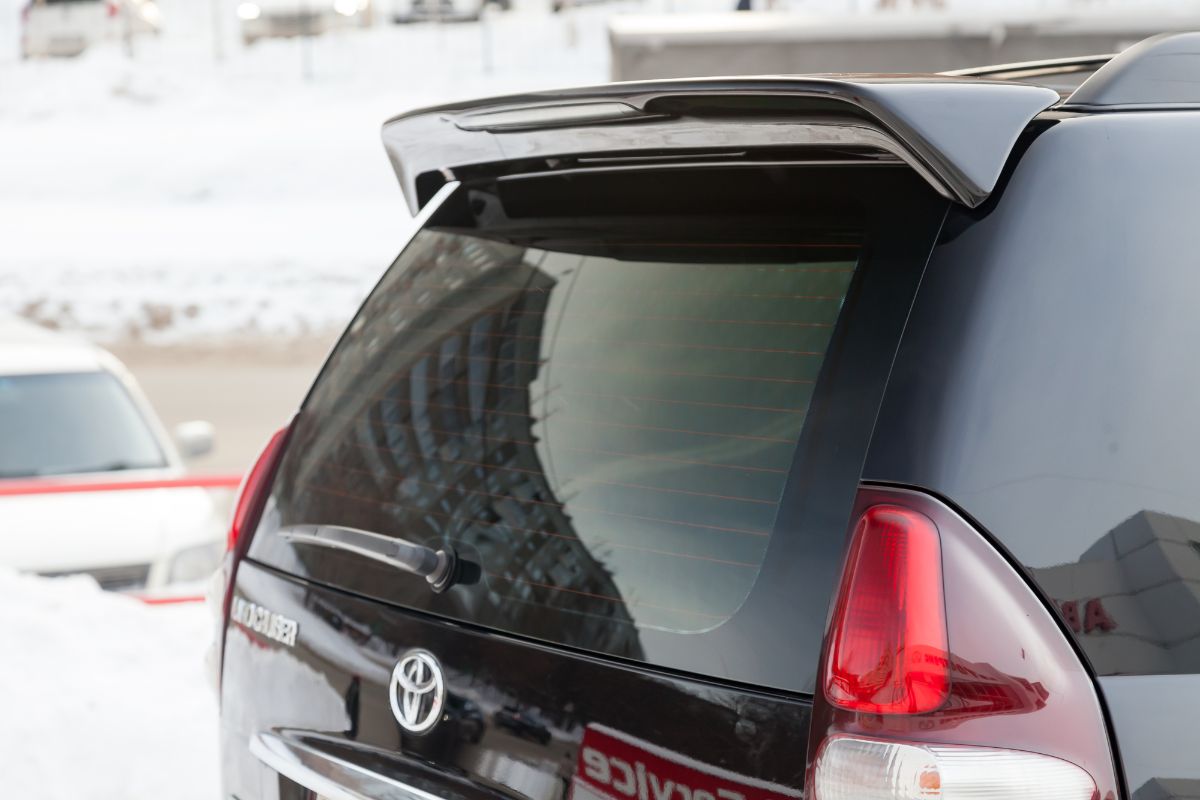 Roof spoiler of black Toyota Land Cruiser.