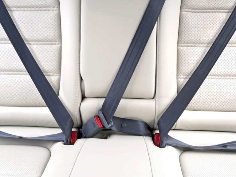 8 Different Types of Seat Belts in Cars