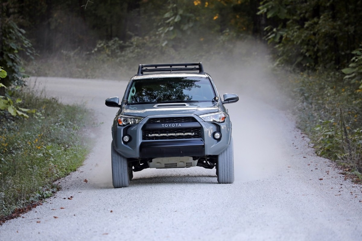 A photo og Toyota 4Runner on the road.