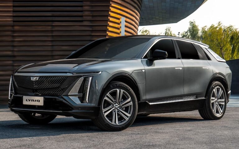 Side view angle of the modern but fancy looking Cadillac Lyriq in metallic gray colorway.