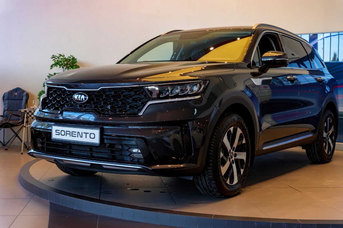 Front view of black 2022 Kia Sorento  on car show.