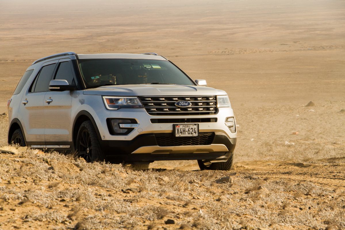 A photo of ford explorer moving in the desert place.