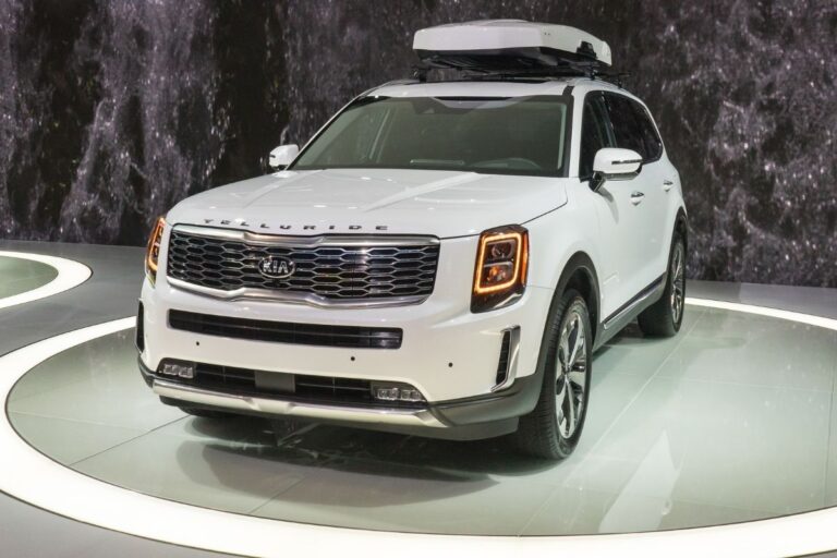 Front view of kia telluride white color in a auto show.