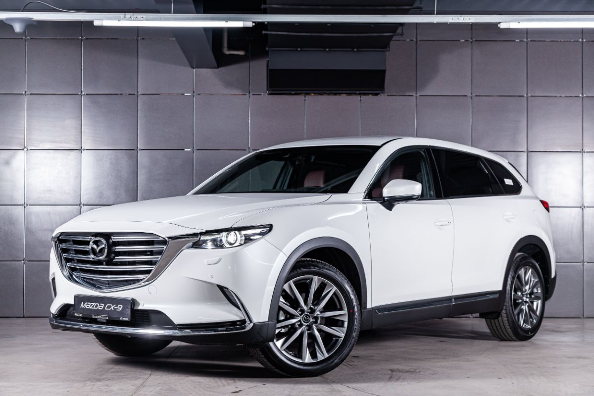 Side and front view of white mazda cx9 model.