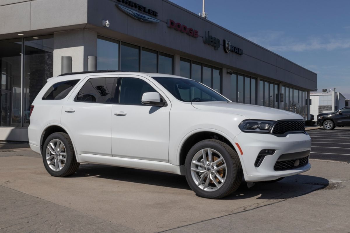 Side view angle of the exterior appearance of the all new Dodge Durango 2022 model in a white colorway.