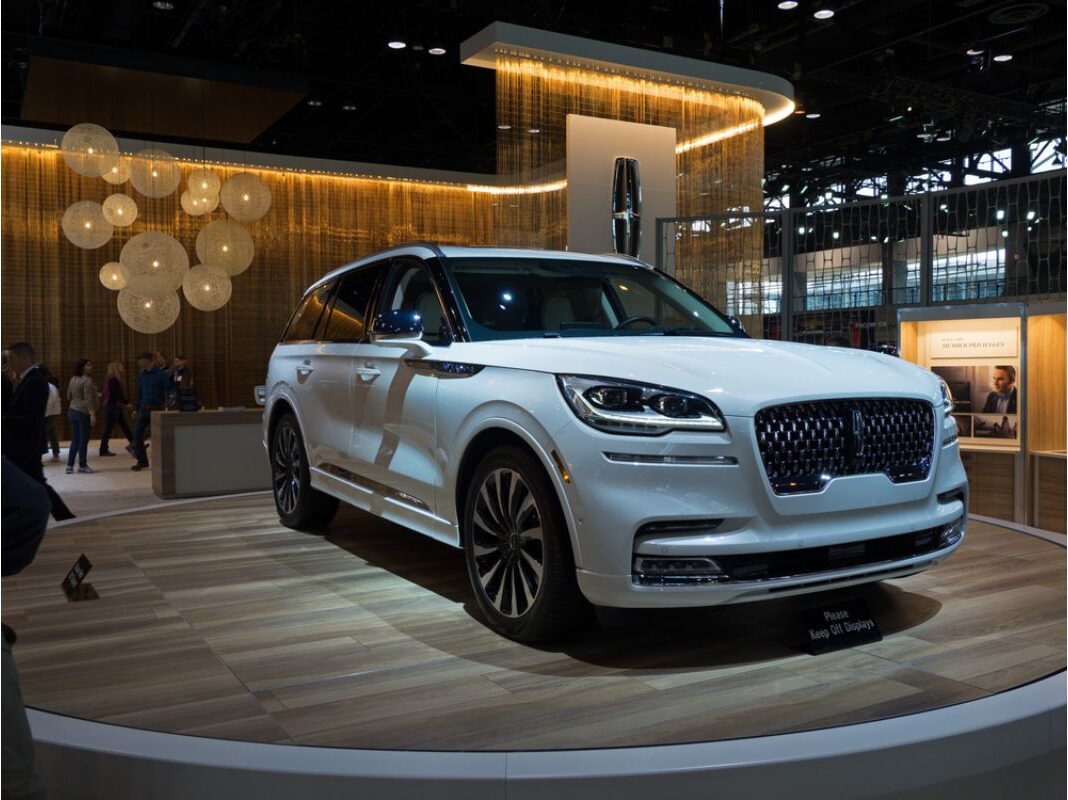 The elegant white Lincoln Aviator on a car show display.