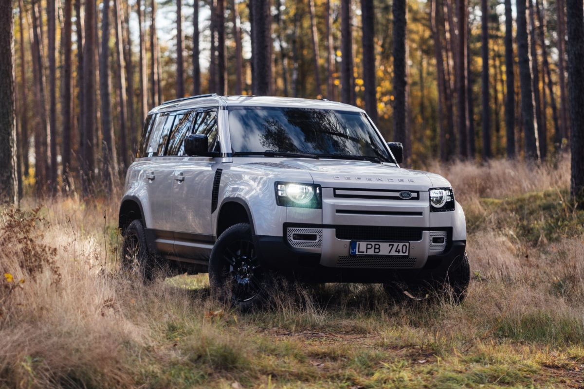 The badass unstoppable Land Rover Defender made for every terrain challenge.