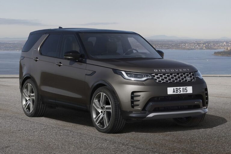 The all new Land Rover Discovery Sport 2023 model in dark gray colorway.