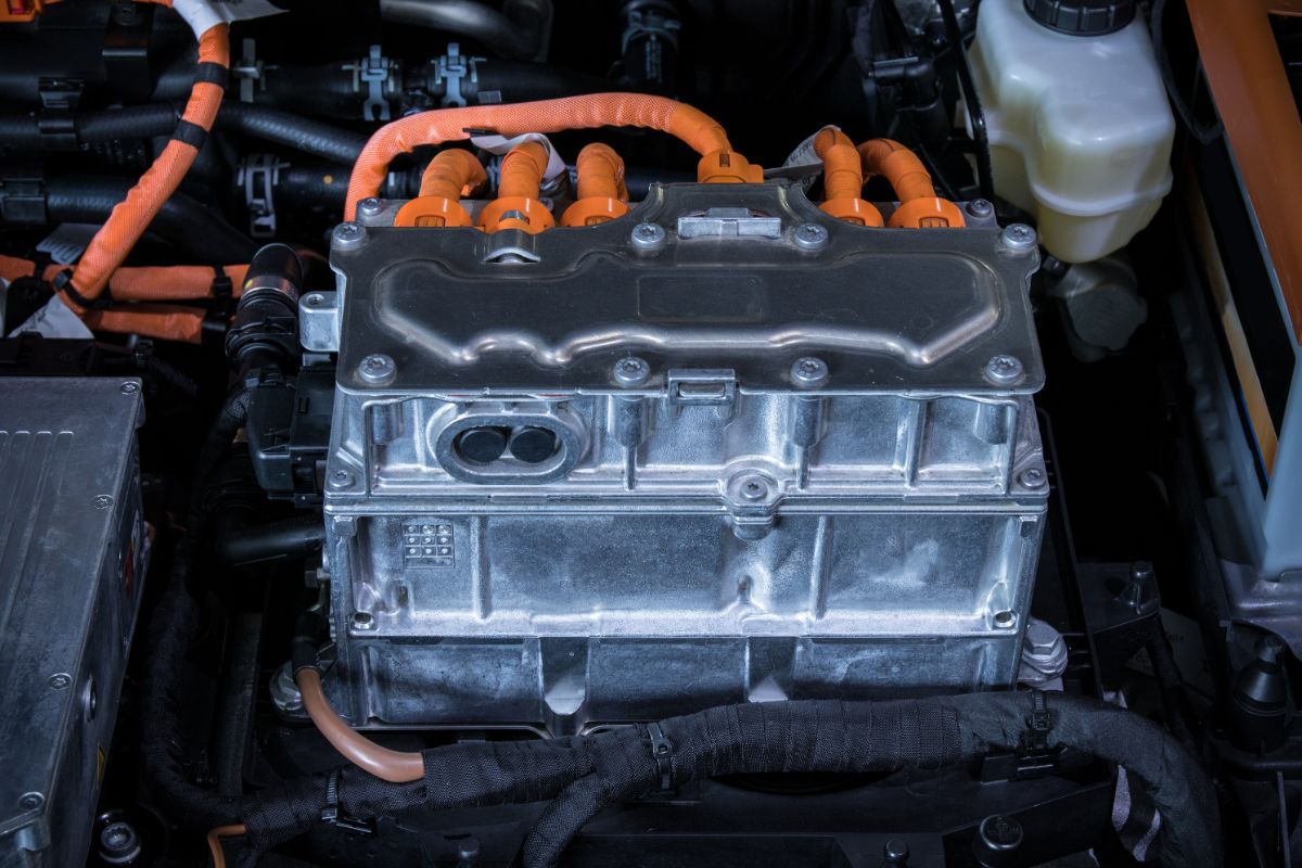 does a car battery produce ac or dc