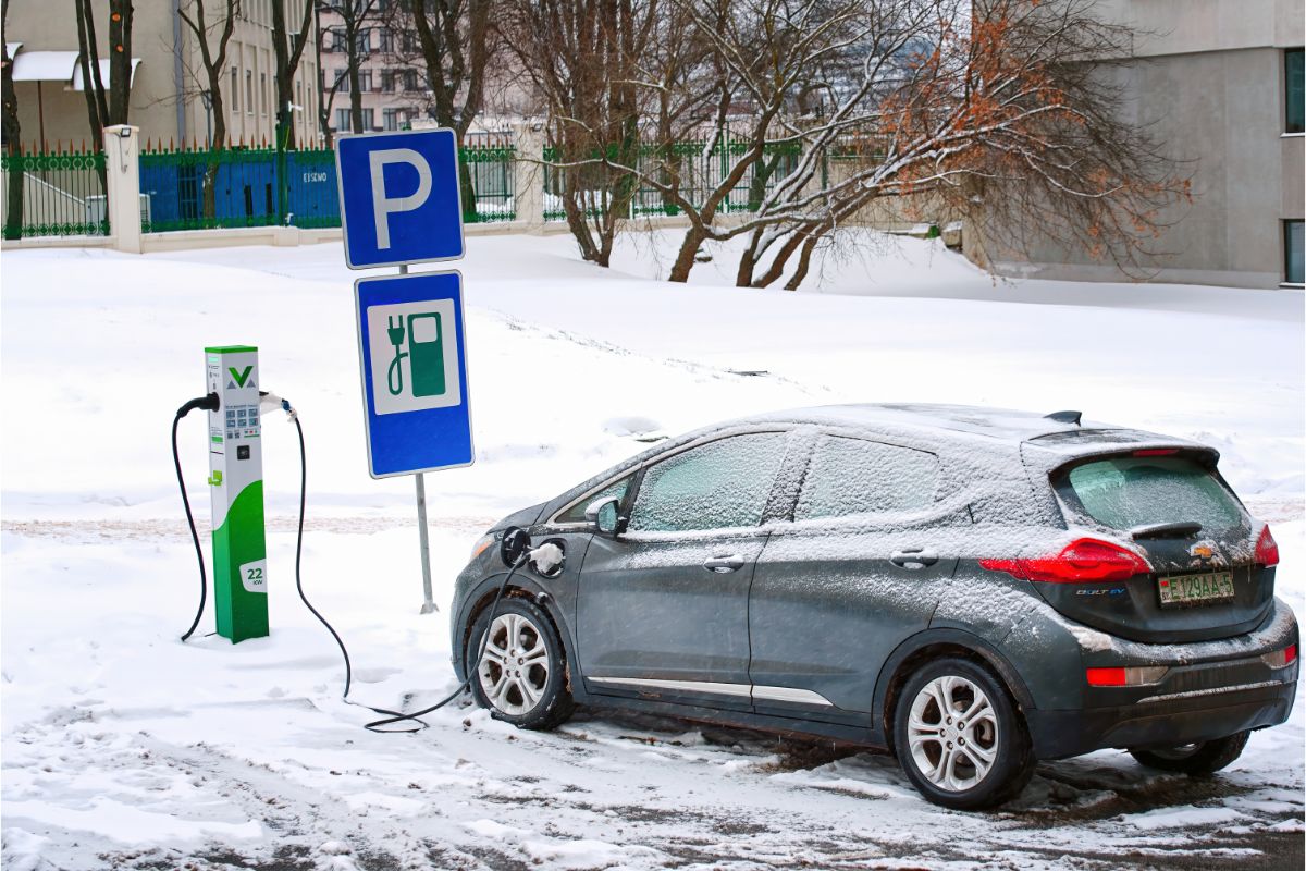 Do Electric Vehicles Go Well in Snow? Jalopy Talk