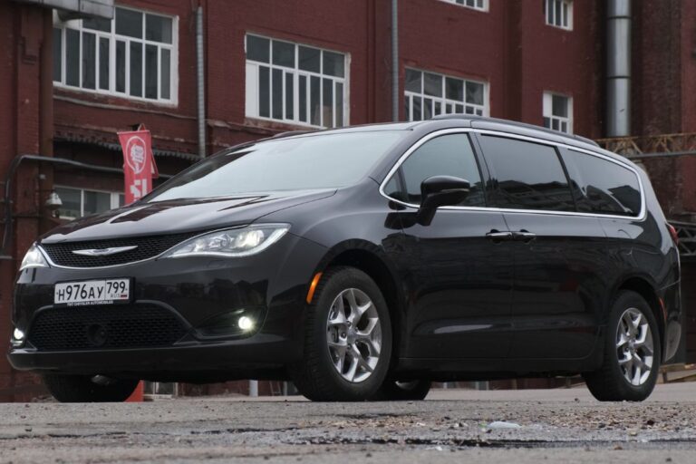 2020 Chrysler Pacifica in black, parked on the side from the front.