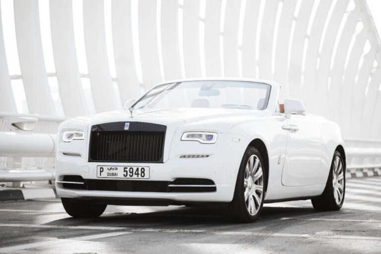 The beautiful and elegant Rolls Royce Dawn in all whirte colorway looking clean and heavenly.