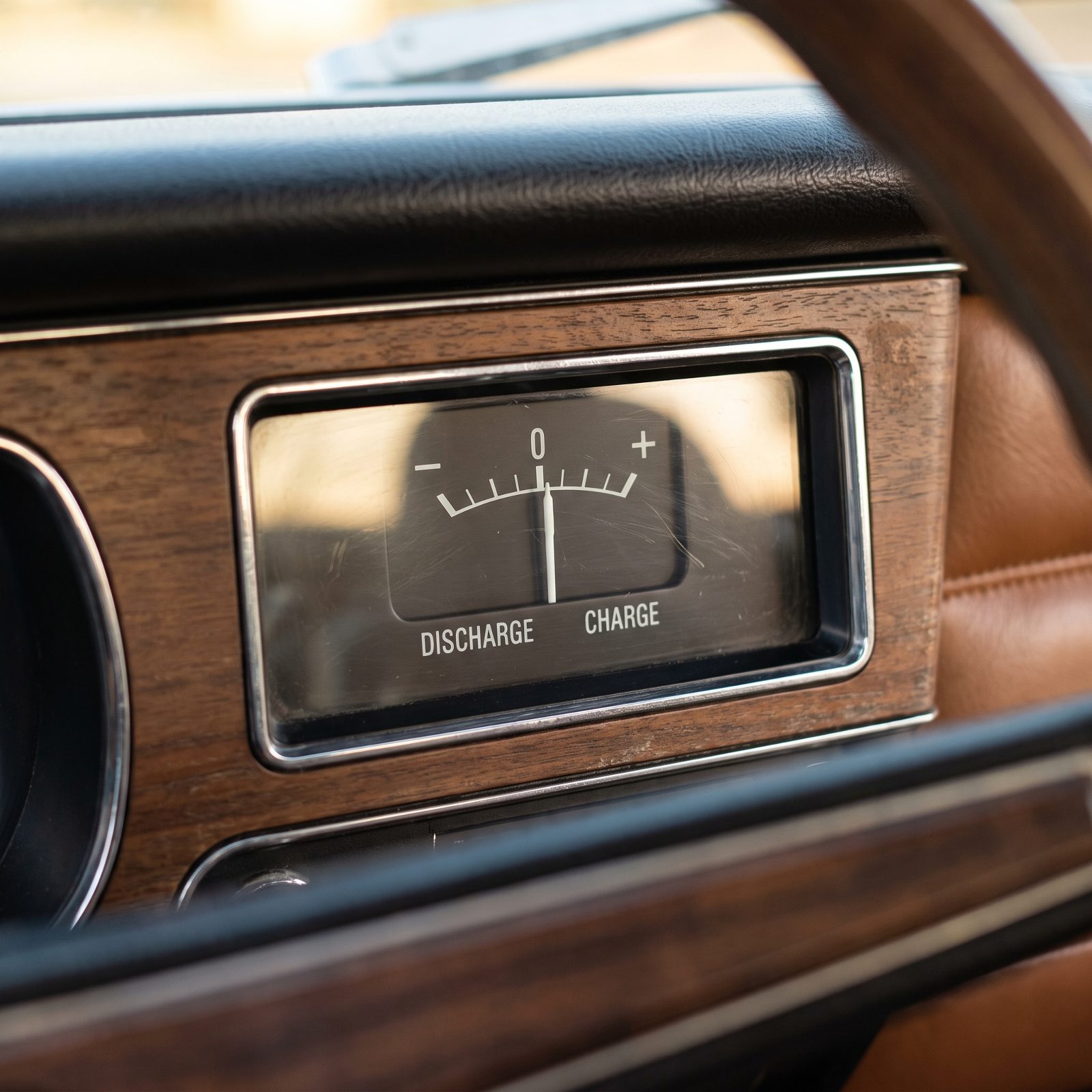 A Center-Zero Ammeter, Not a Battery Symbol in Sight