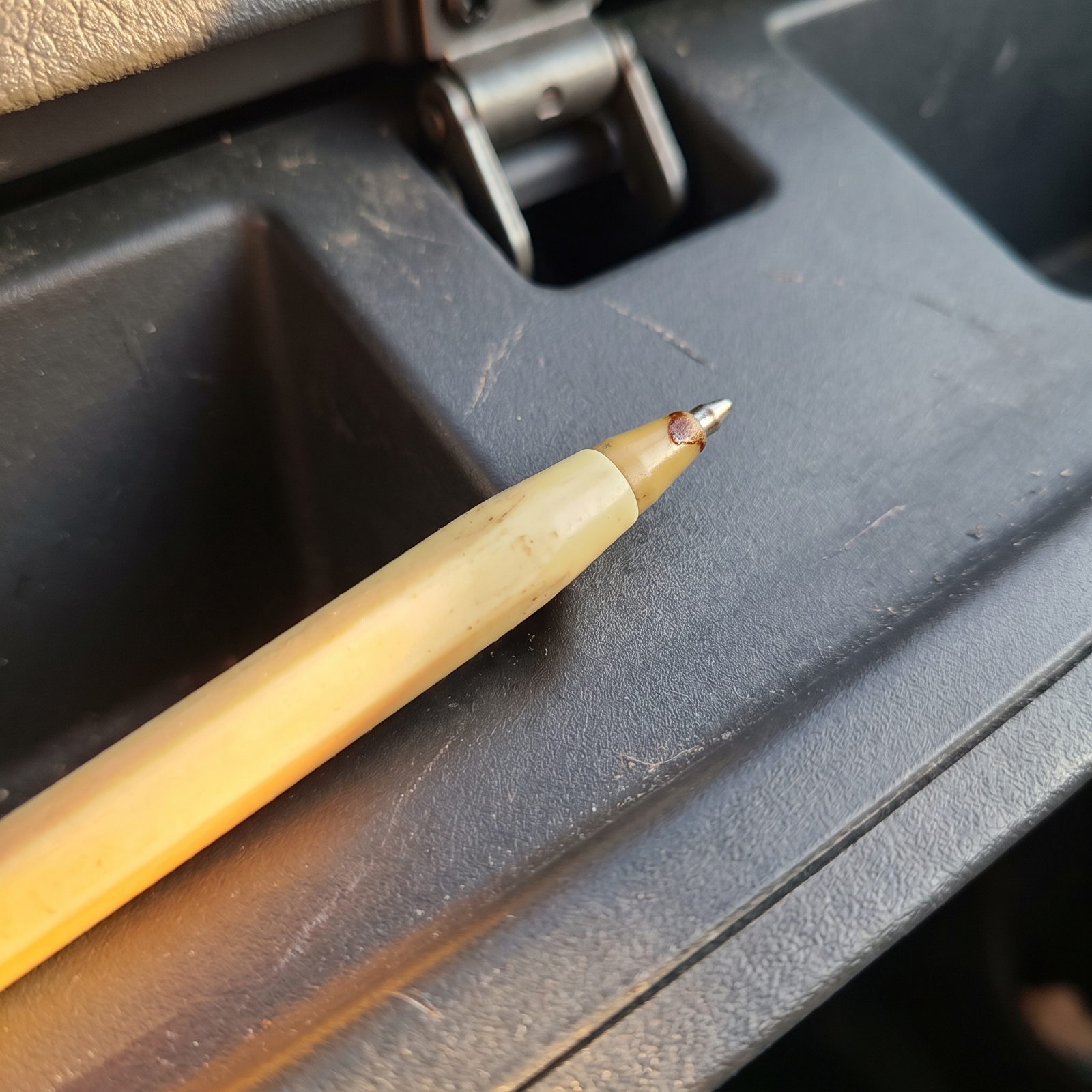 The Dried-Out Ballpoint Pen That Betrays You