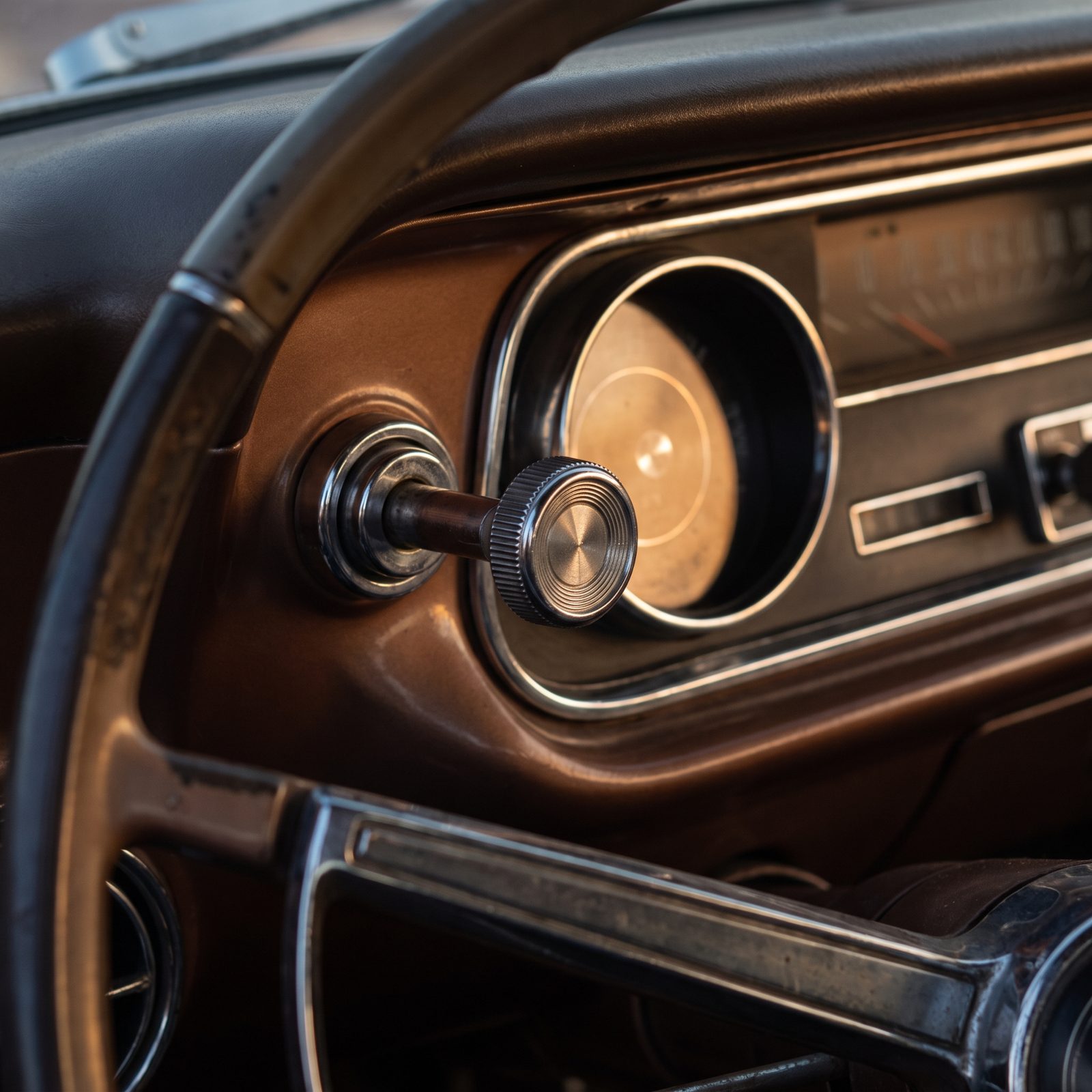 The Pull-Out Headlight Knob That Rotated to Dim the Dash