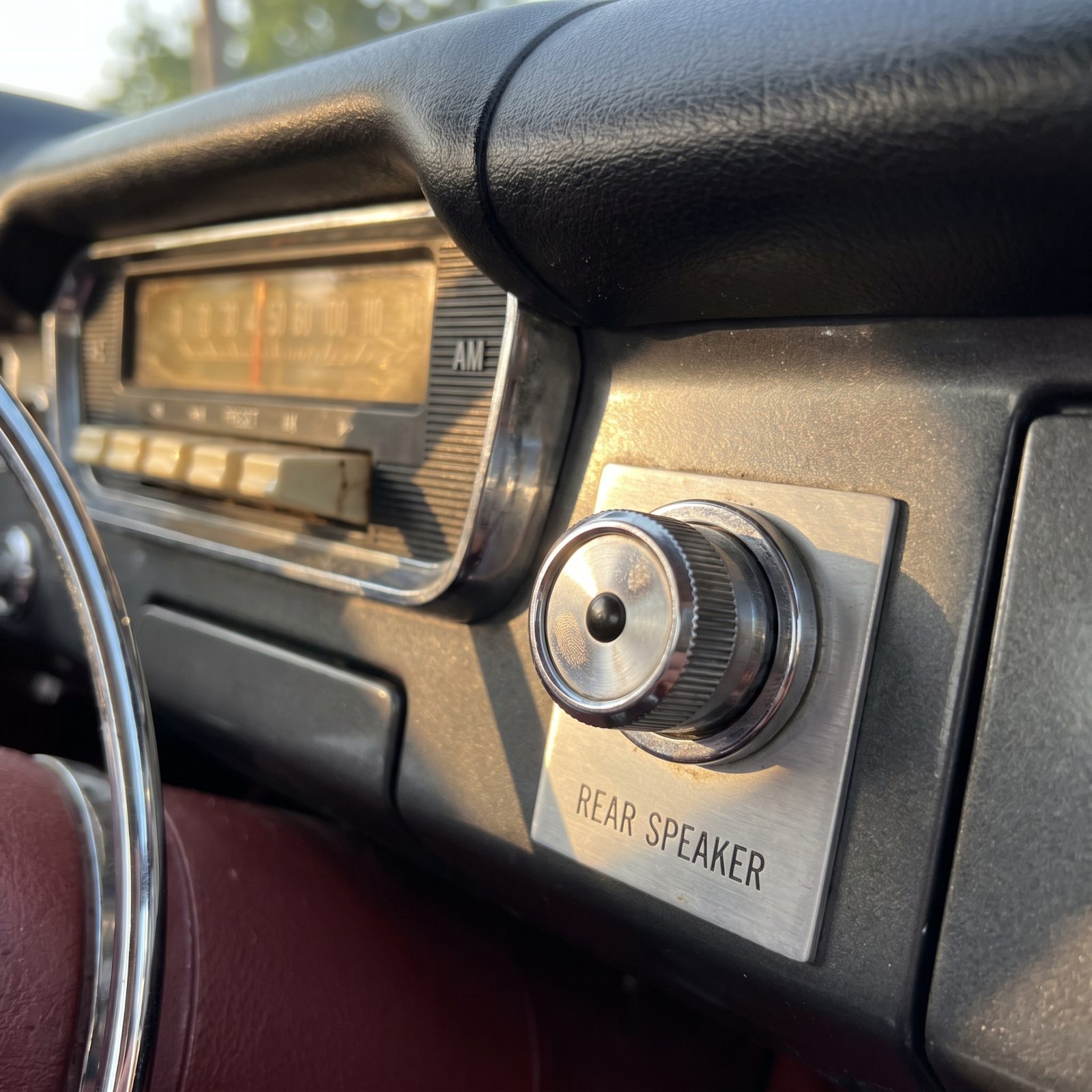 The Rear-Speaker Reverb Knob That Made AM Radio Sound Enormous