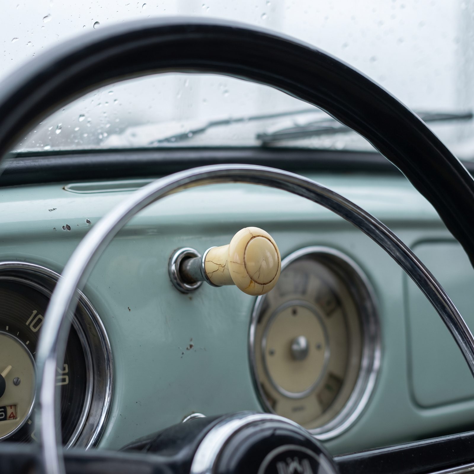 The Wiper Knob That Ran on Engine Vacuum, Not Electricity