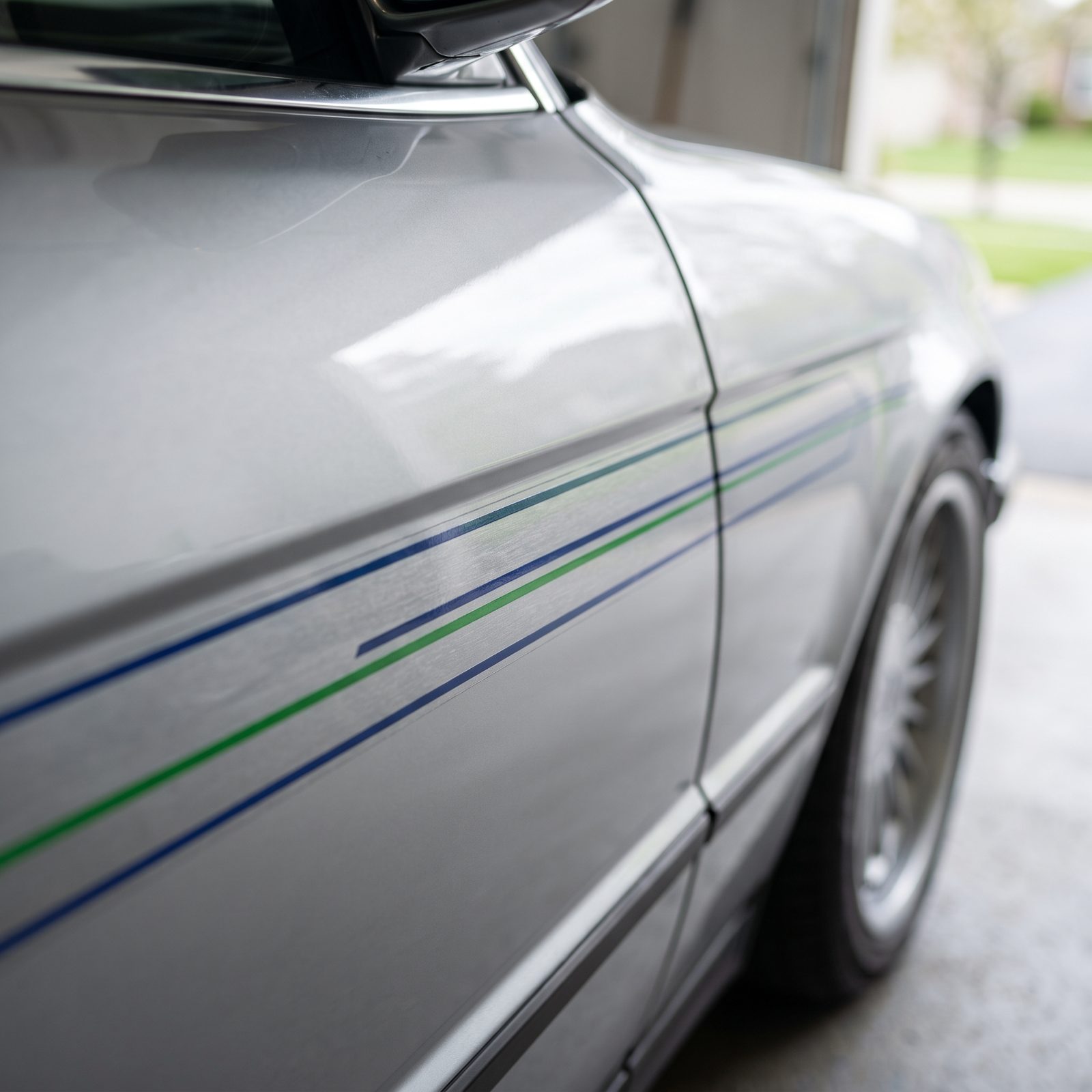 Alpina B10 Bi-Turbo: The Blue-and-Green Pinstripes