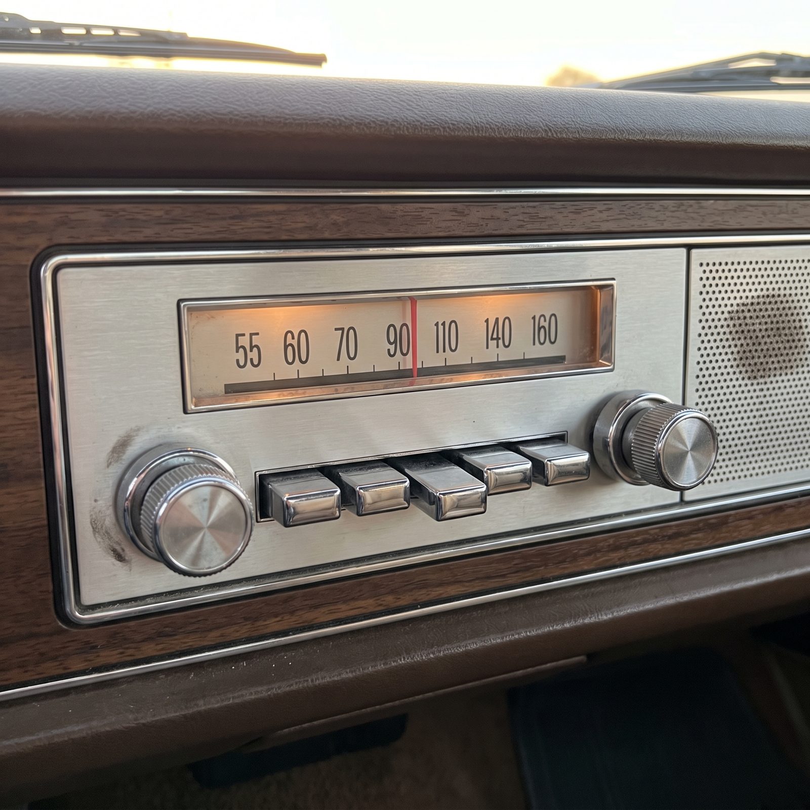 AM Pushbutton Radios With Presets You Set by Hand