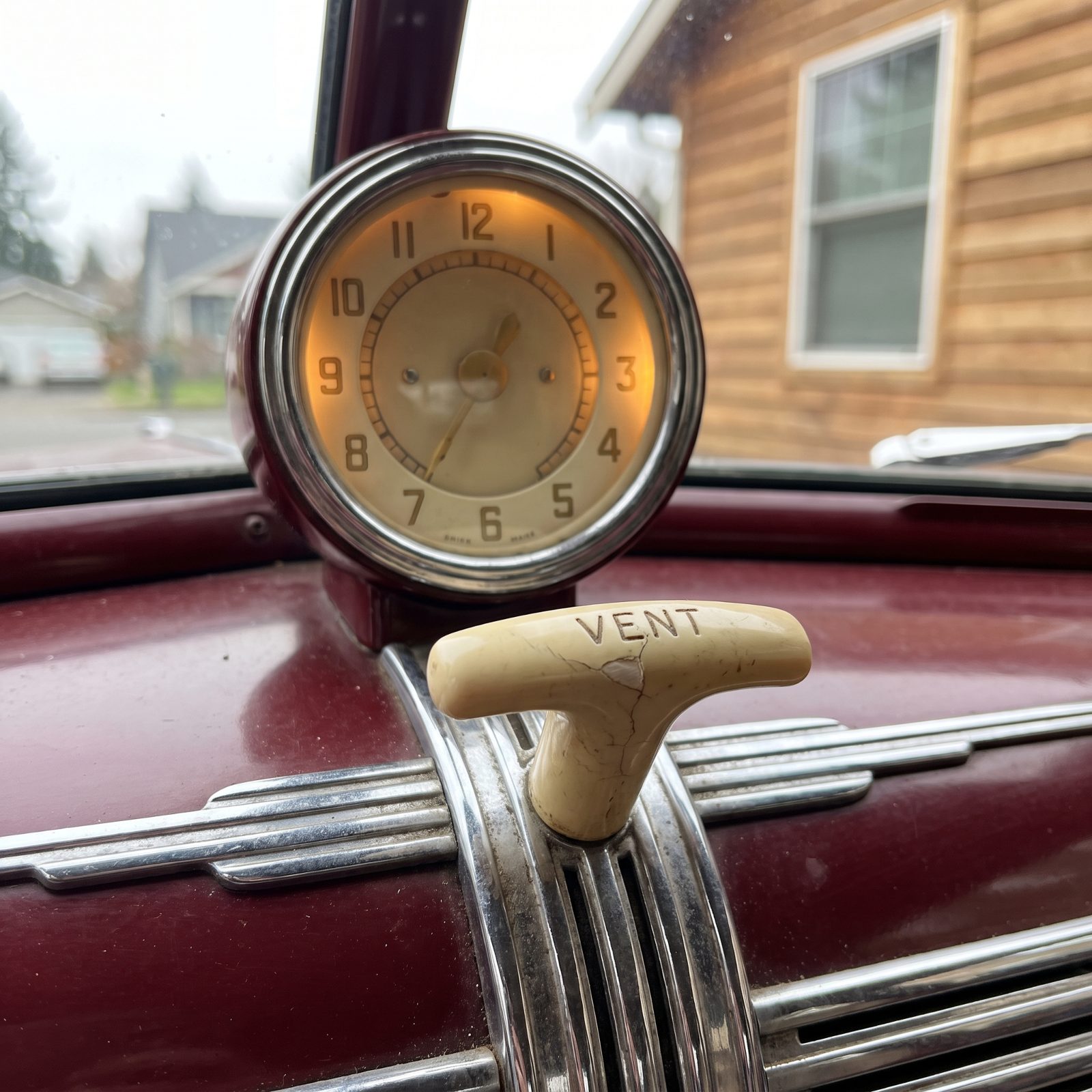 The Cowl-Ventilator Control That Opened a Flap Ahead of the Windshield