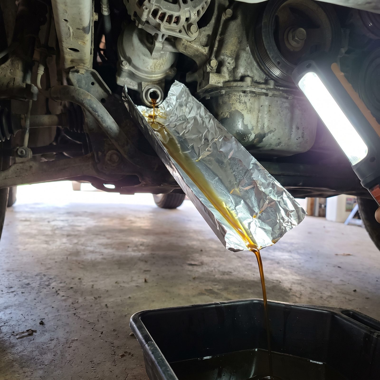 Fold a Gutter Out of Aluminum Foil for Oil Changes