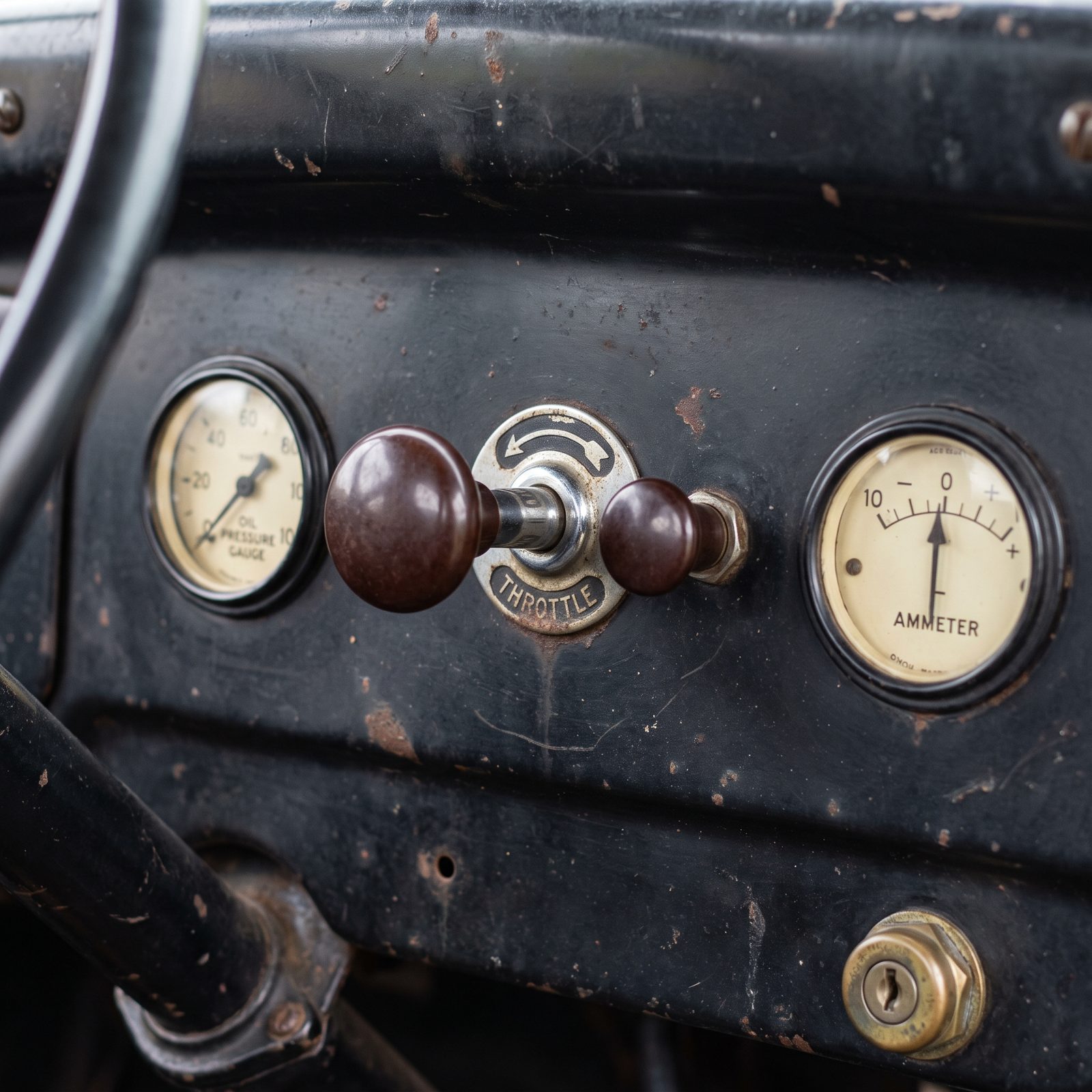 The Hand-Throttle Knob That Held Your Idle for You
