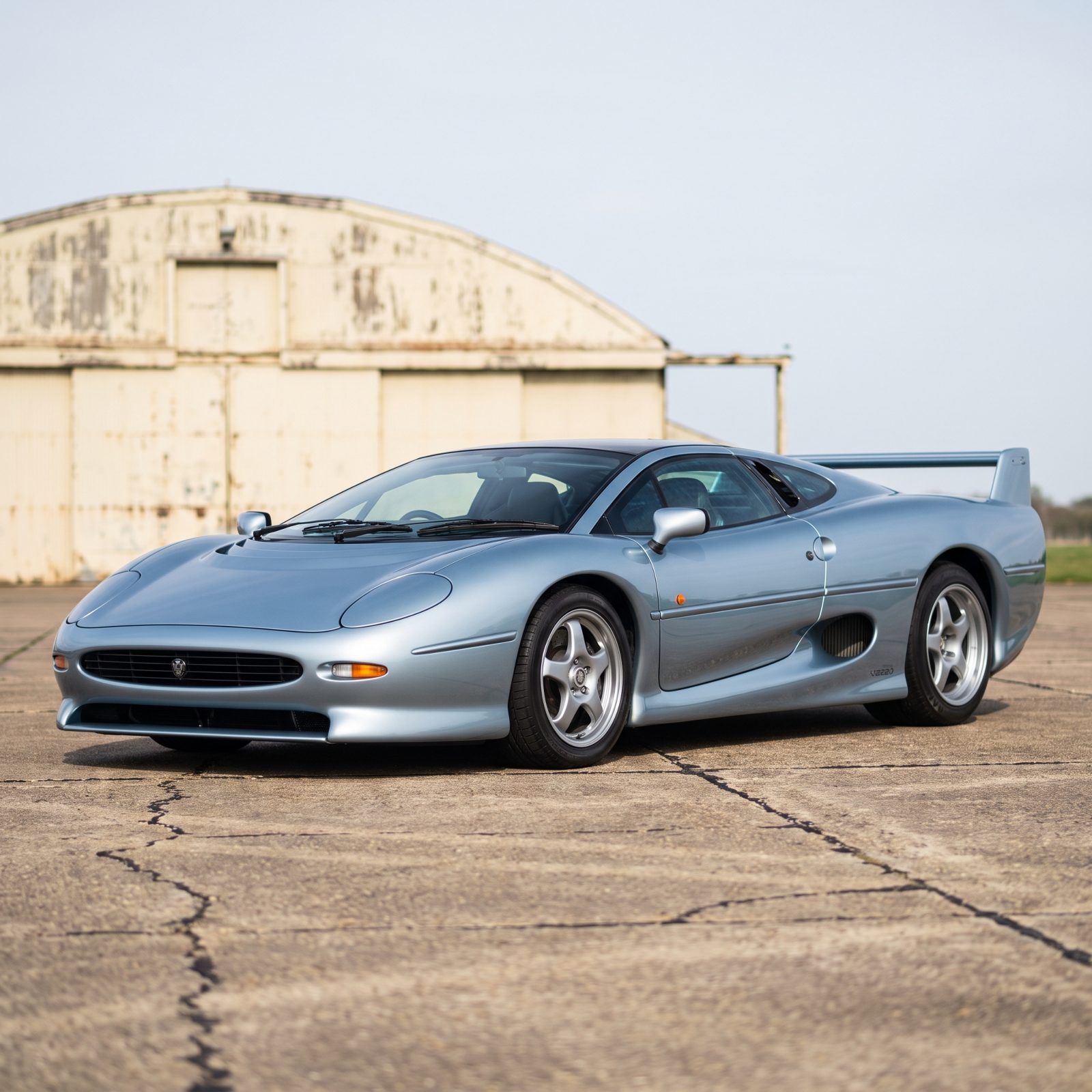 Jaguar XJ220: The V6 Supercar Buyers Rejected After Expecting a V12