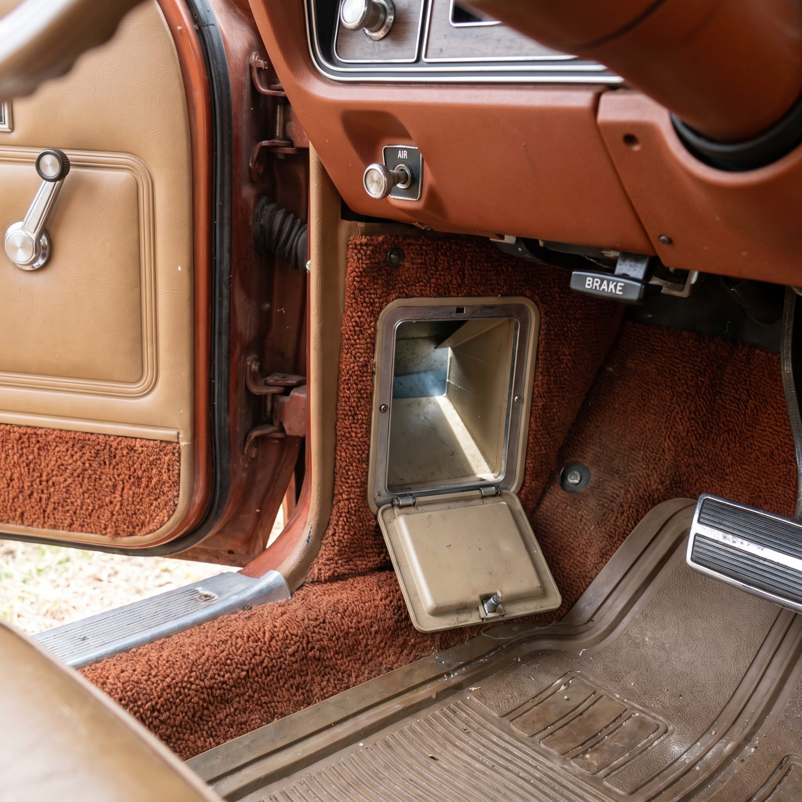 Kick-Panel Vents That Let the Breeze In Without a Fan