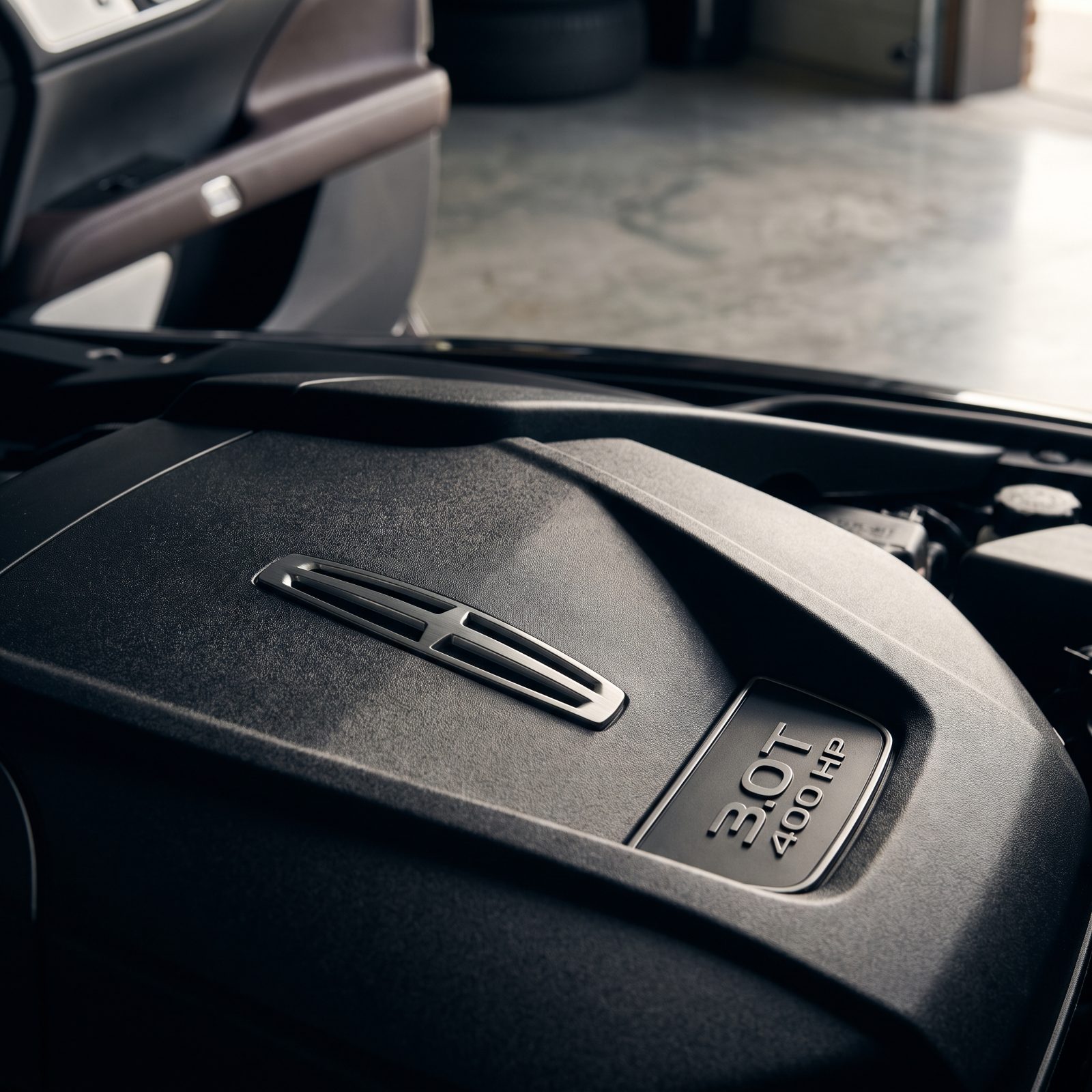 Lincoln MKZ 3.0T: The Engine Cover Quietly Holding 400 Horsepower