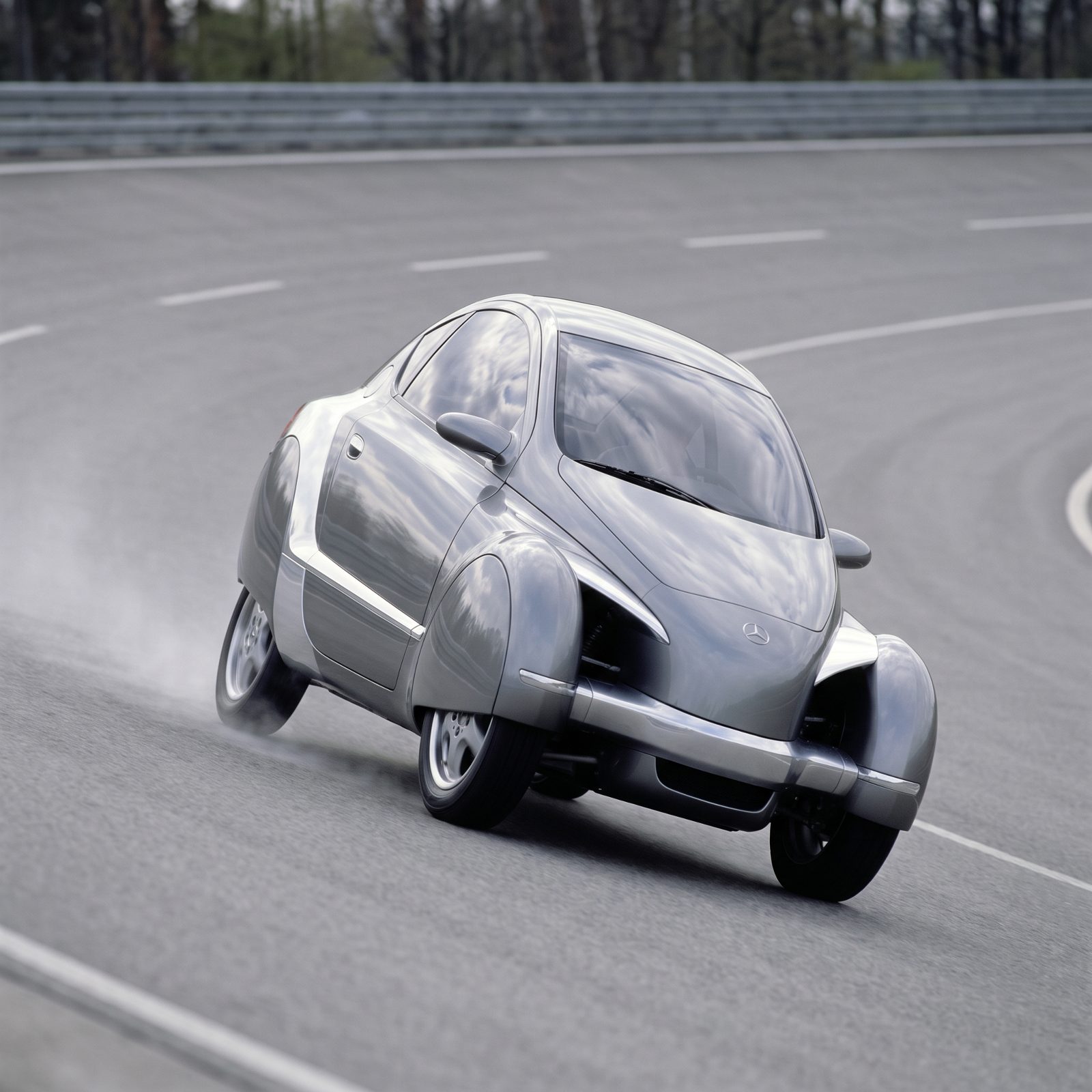 Mercedes-Benz F 300 Life Jet: The Three-Wheeler That Leaned Into Corners Like a Motorcycle