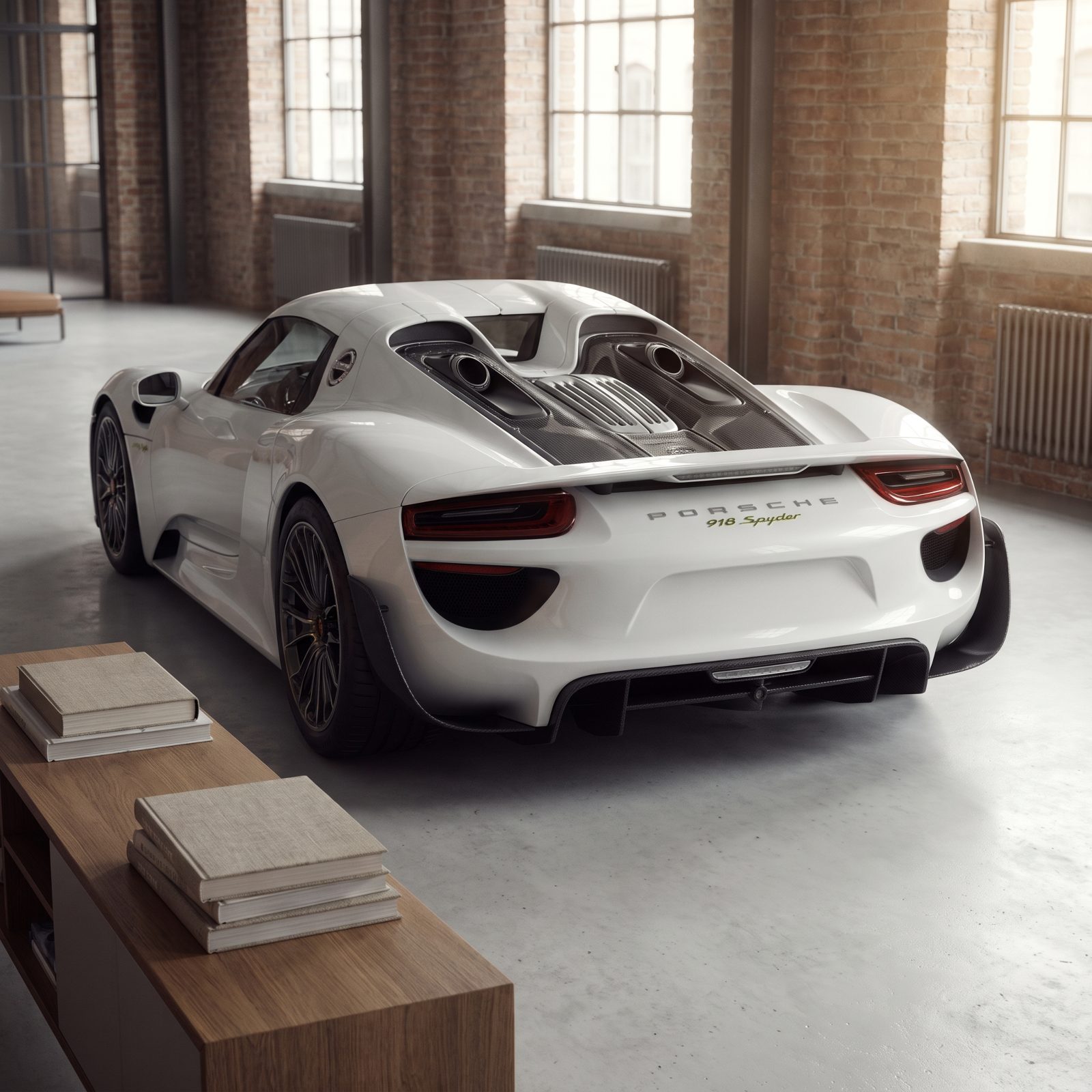 Porsche 918 Spyder, A Low Rear Deck and Top-Exit Exhausts
