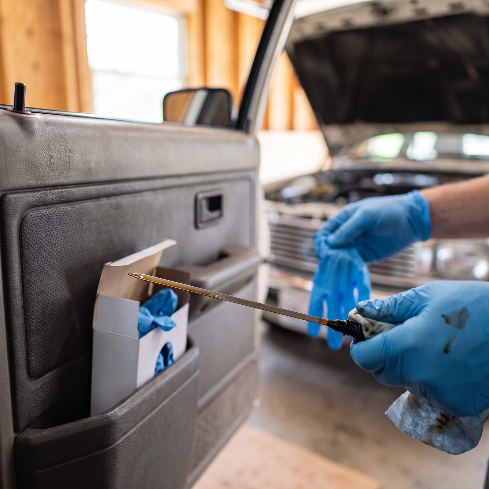 Powder-Free Nitrile Gloves for Fluid Checks and Repairs
