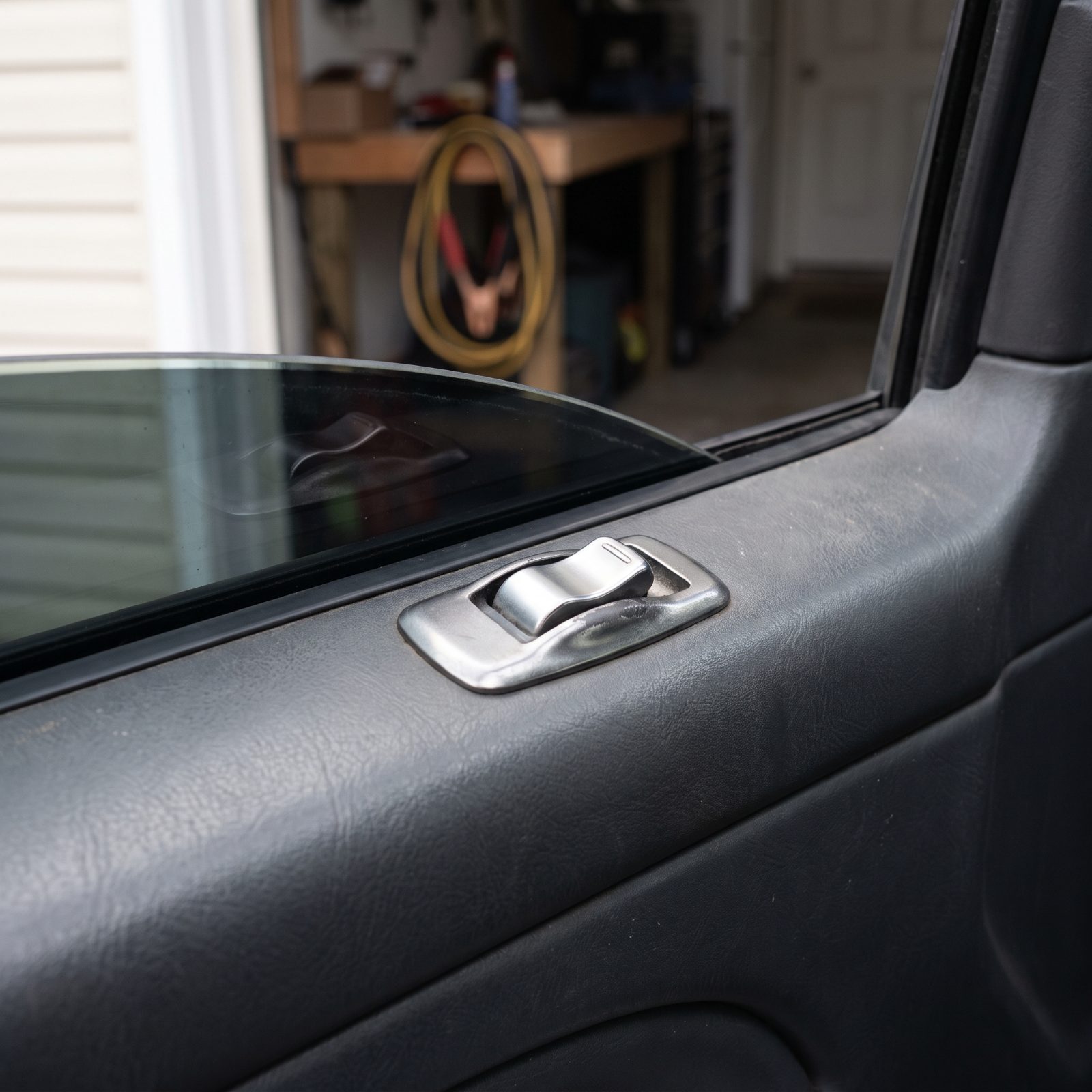 A Power Window That Has Lost Its Automatic Function Suggests Recent Battery Disconnection