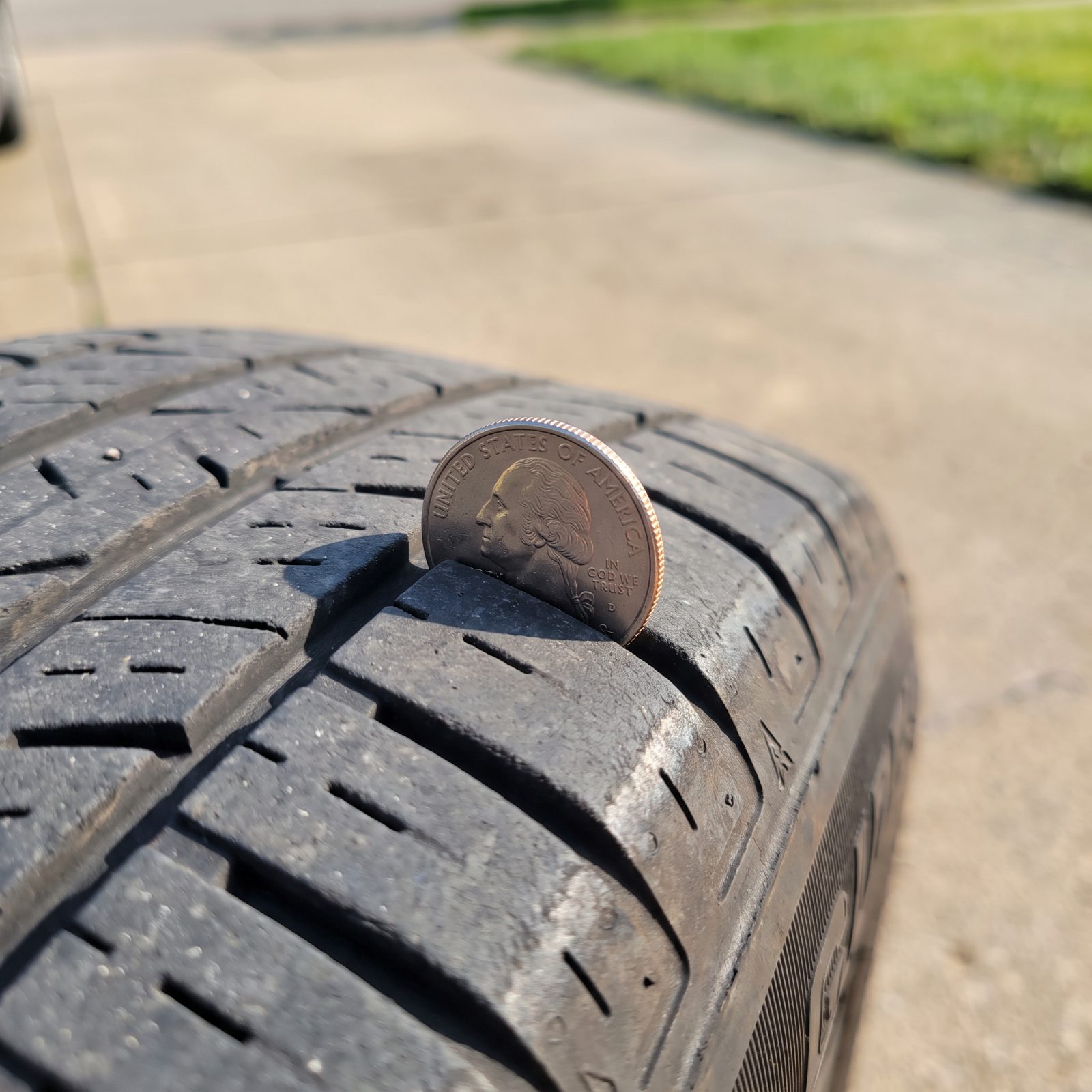 A Quarter Reveals Wet-Weather Risk Before Tread Reaches the Legal Limit