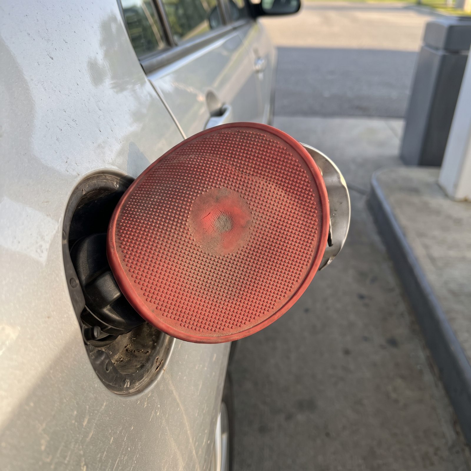 The Rubber Jar-Opening Pad That Beats a Seized Fuel Cap