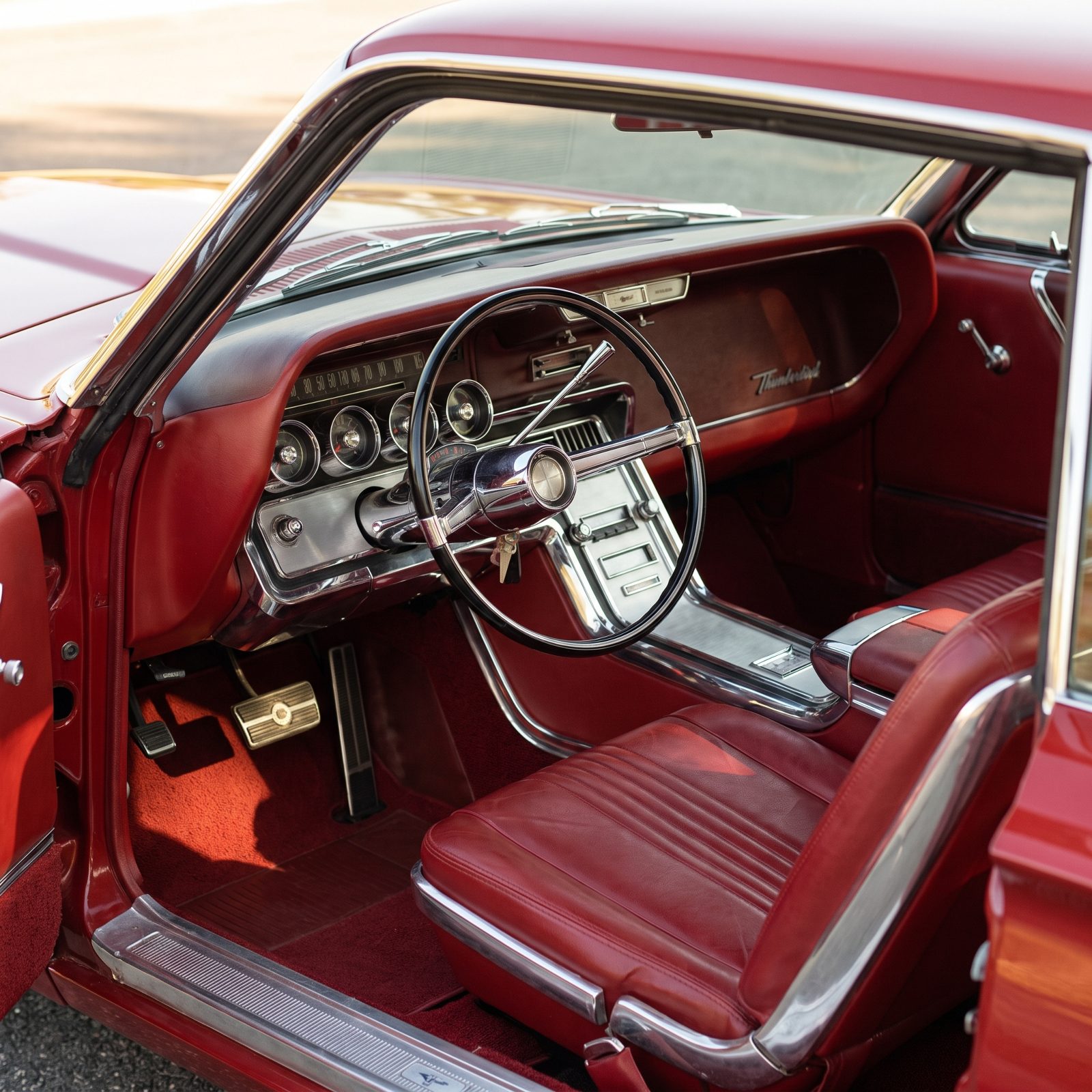 Swing-Away Steering Wheels: Easier Entry Through Moving Hardware
