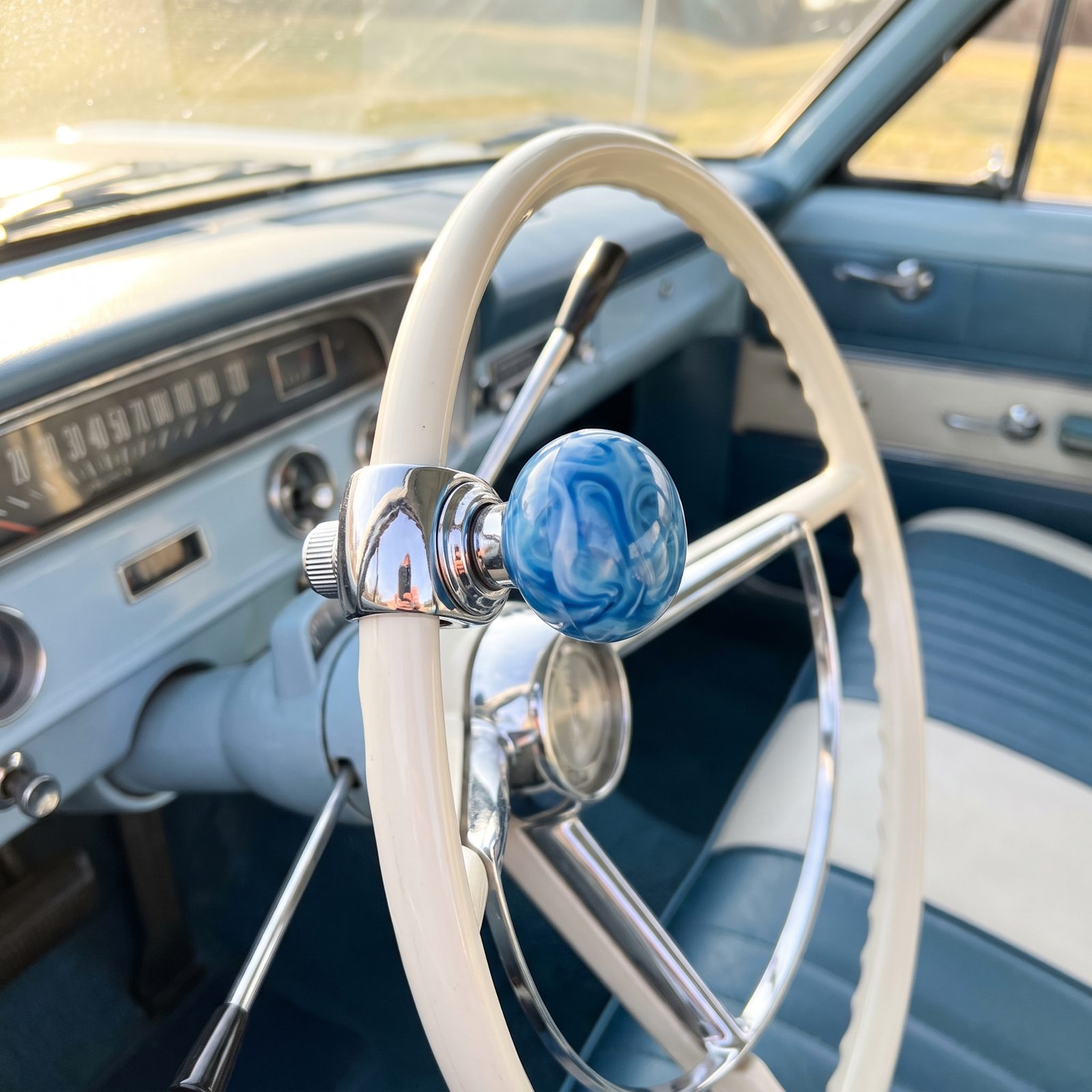 Swiveling Suicide Knobs on Steering Wheels