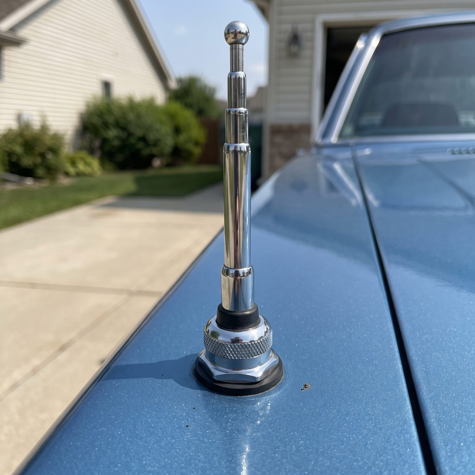 The Telescoping Fender Antenna You Pulled Up by Hand