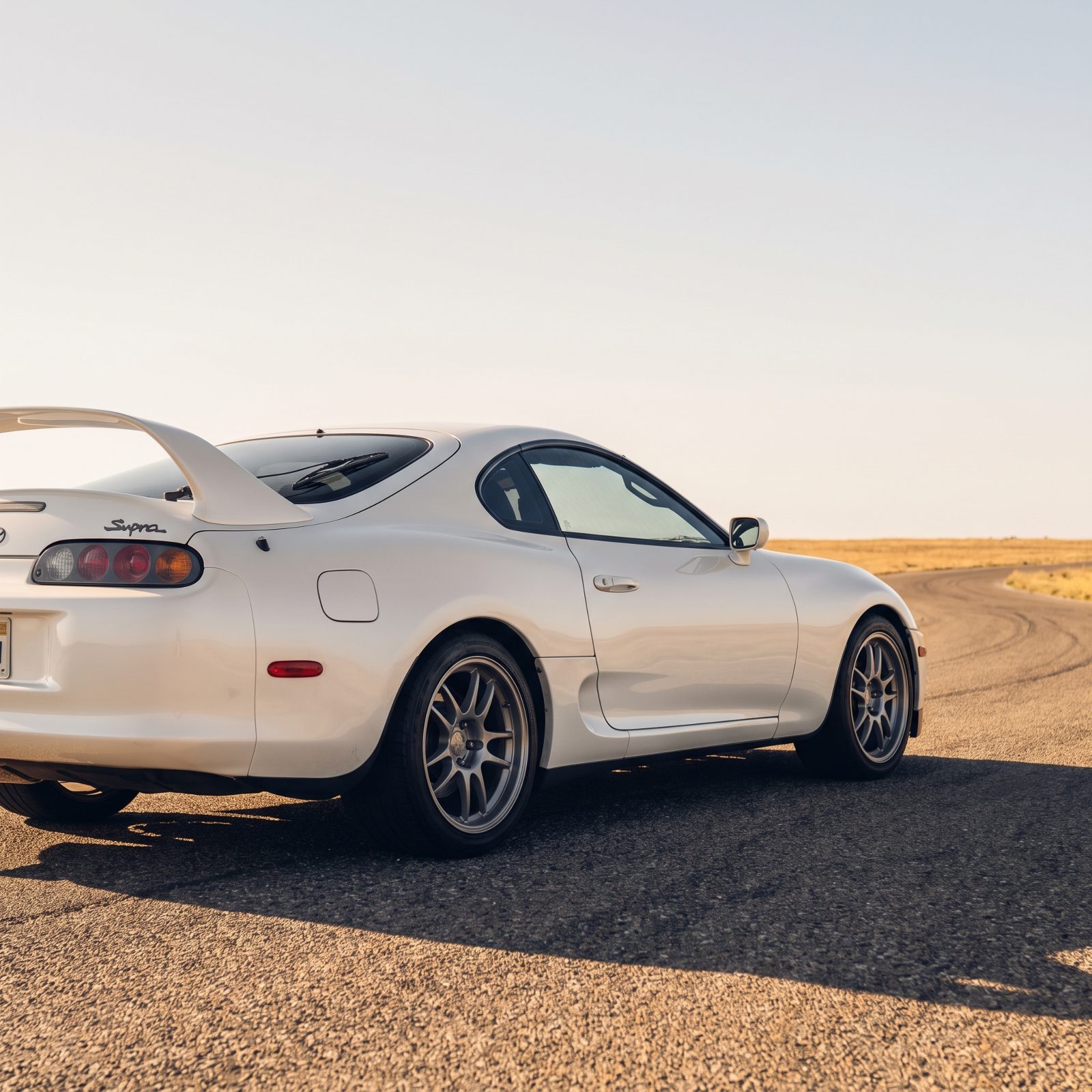 Toyota Supra Mk4, Rounded Mass Gathered Over the Rear Wheels
