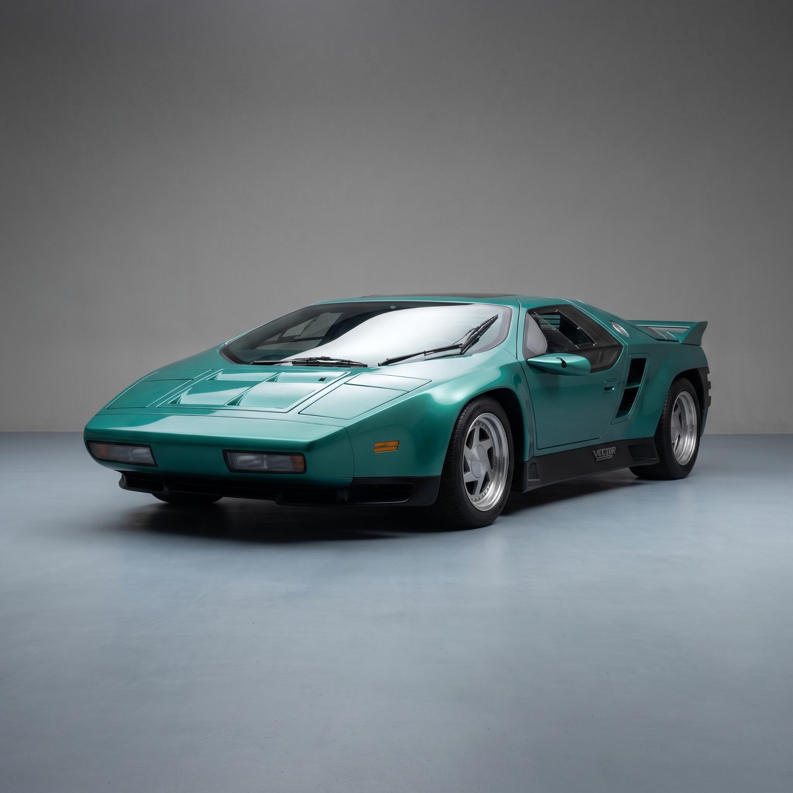 Vector W8, Aerospace Angles and an Extreme Windshield Rake