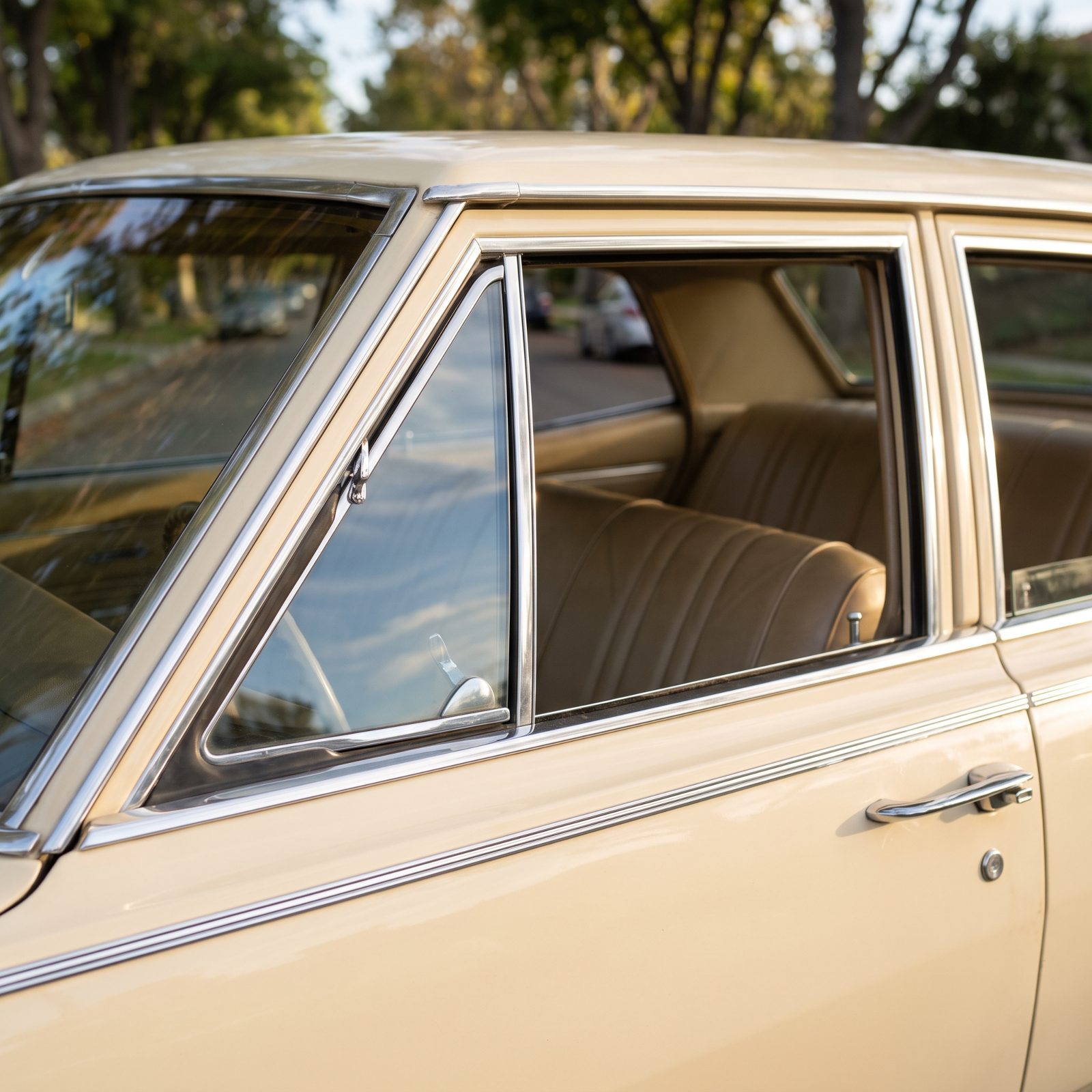 Vent Windows That Scooped Air Right at Your Elbow