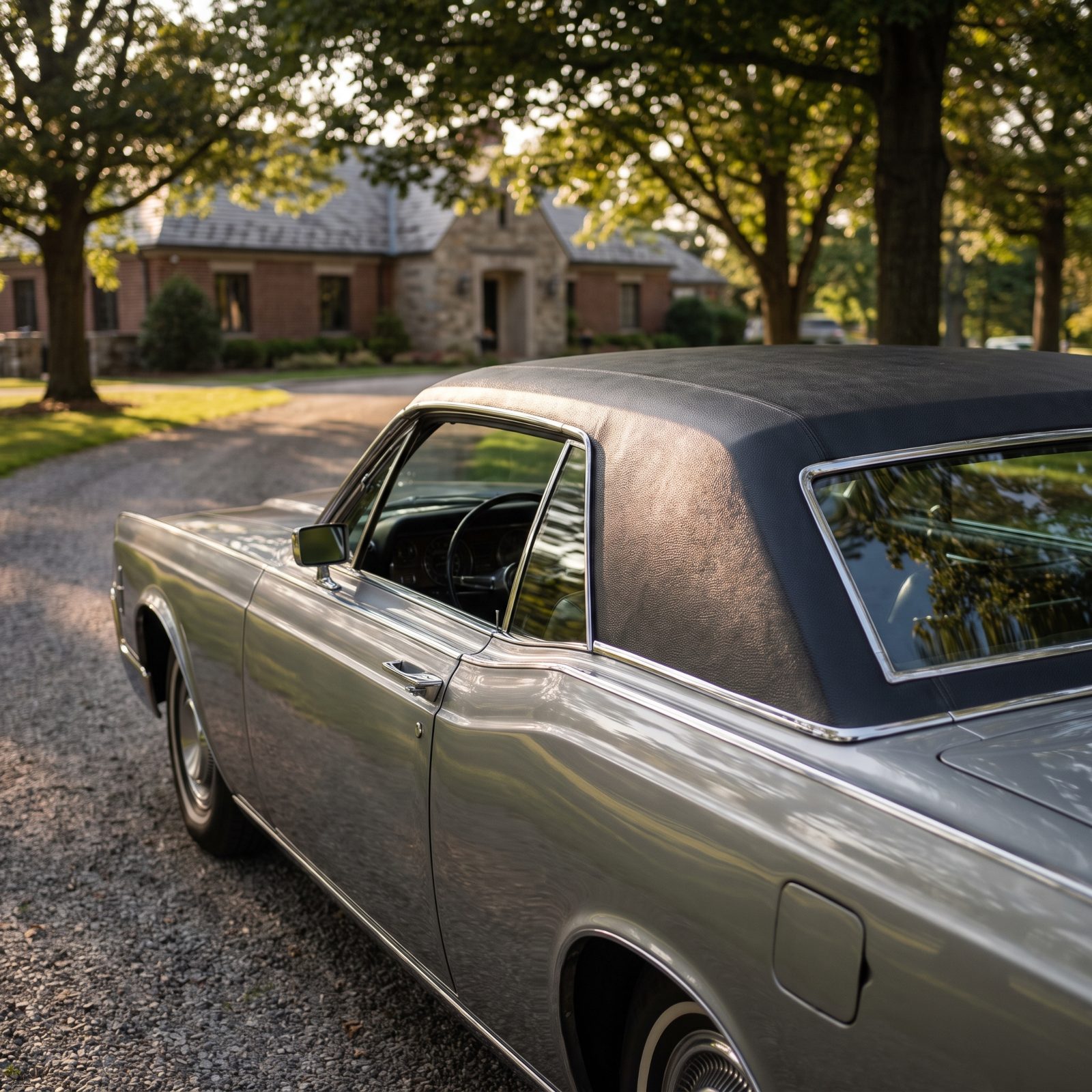 A Vinyl or Fabric-Covered Formal Roof Faking the Carriage